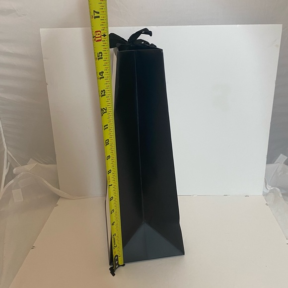 Gucci Empty Gift Bag with Black Ribbon Closure - Picture 7 of 7